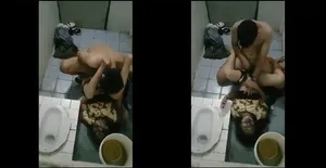 [reup] chơi em người yêu say xỉn trong wc quán karaoke